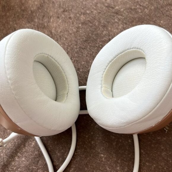 Beats by Dr. Dre Studio 2 Wireless Over Ear Headphones - Picture 8 of 12